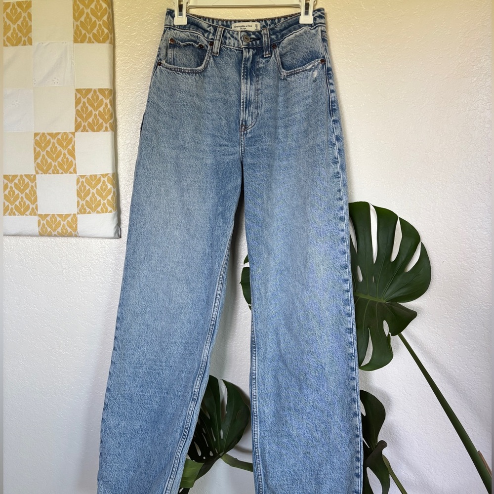 Abercrombie & Fitch Curve Love Loose Jean size 26